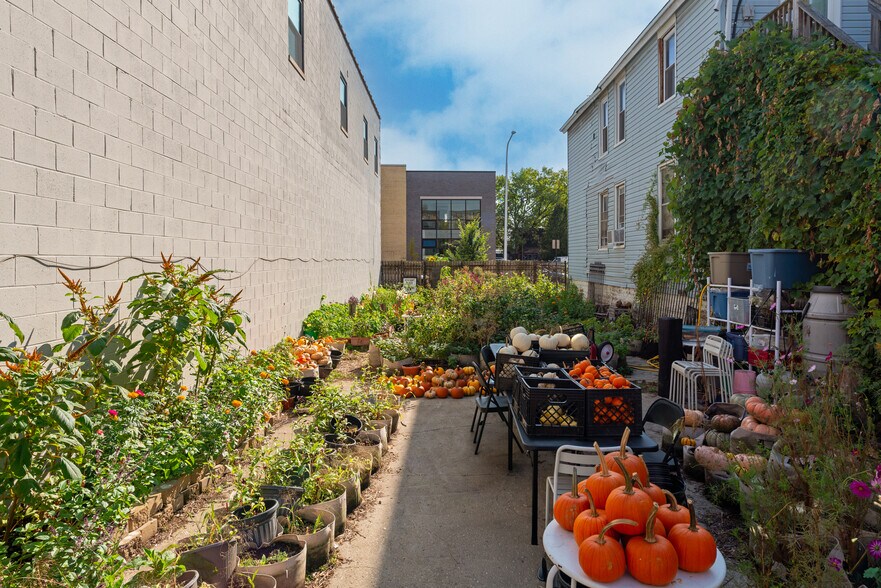 More Photos Of 2058 W Grand Ave, Chicago Loft Creative Space For Sale