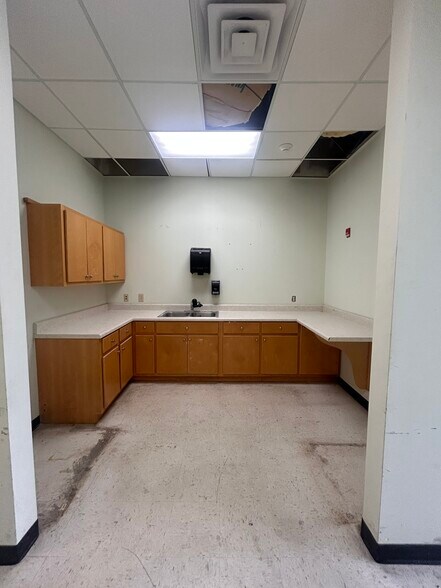 More Photos Of 1426 Paramount Dr, Huntsville Restaurant For Lease