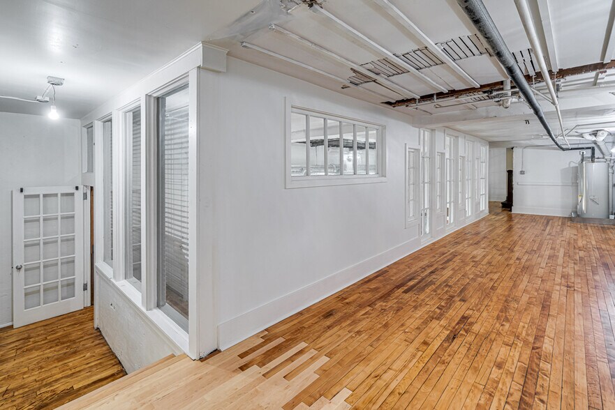 More Photos Of 339 Madison Ave, Memphis Storefront Retail Office For Lease