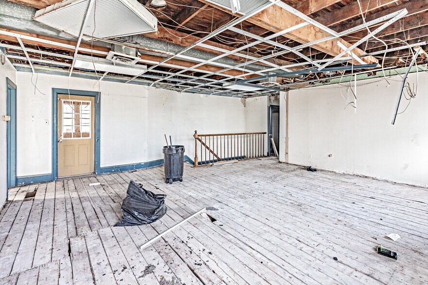 More Photos Of 16 S Maryland Ave, Wilmington General Retail For Sale