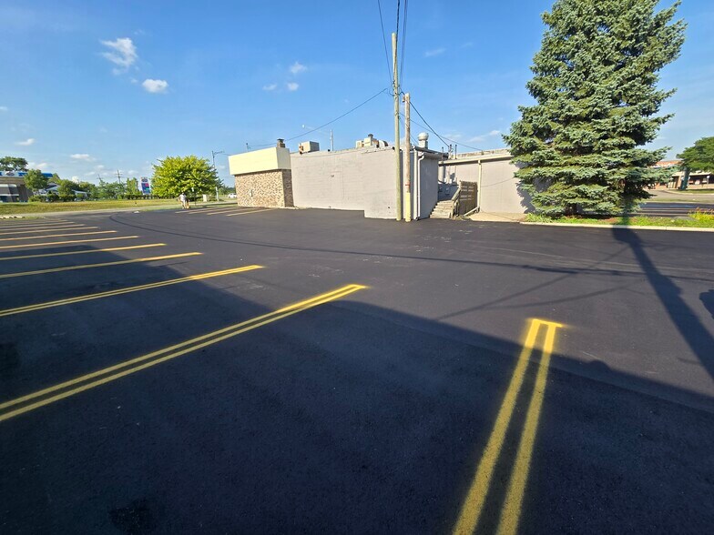 More Photos Of 1989 N Opdyke Rd, Auburn Hills Freestanding For Lease