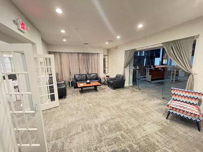 More Photos Of 920 SW 2nd Pl, Pompano Beach Showroom For Lease