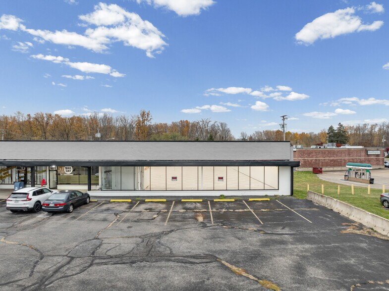 More Photos Of 6704-6720 N Ridge Rd, Madison General Retail For Sale