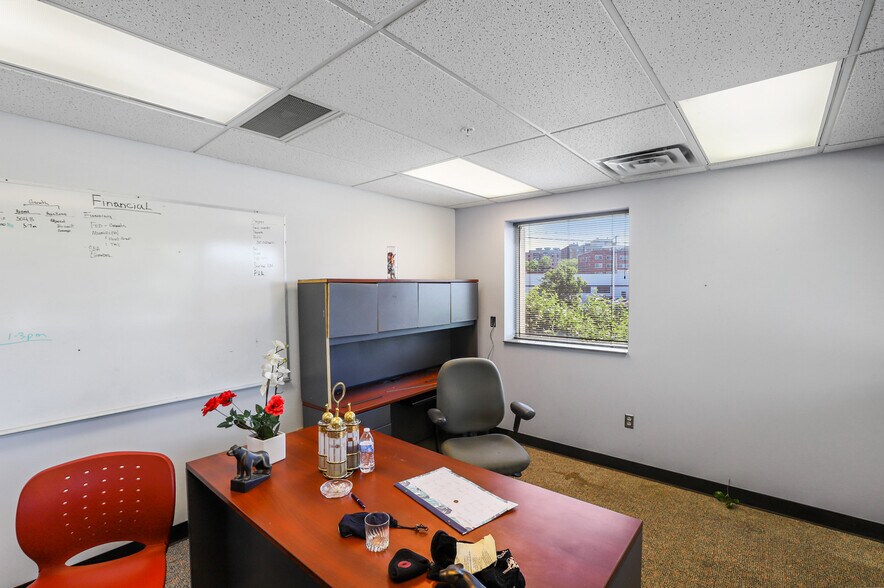 More Photos Of 184 Salem Ave, Dayton Office Residential For Lease