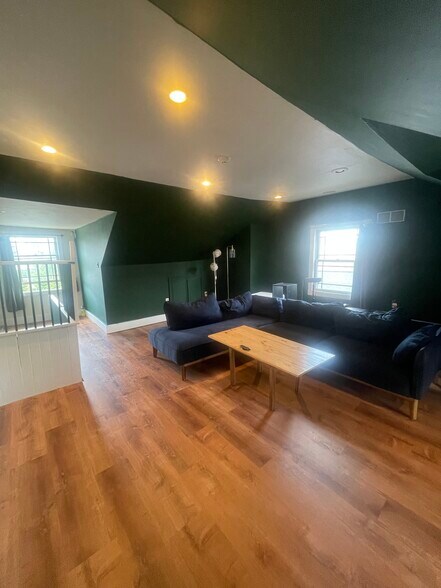 More Photos Of 5817 Ellsworth Ave, Pittsburgh Storefront Retail Office For Lease