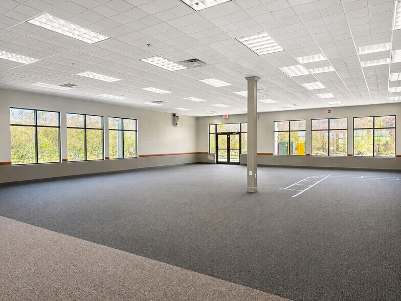 More Photos Of 705 Centre of New England Blvd, West Greenwich Storefront For Lease