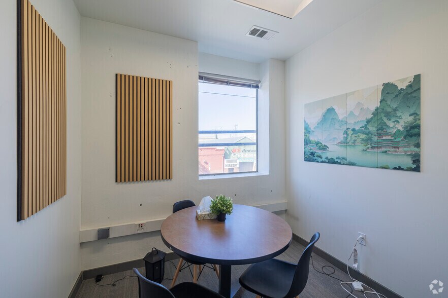 More Photos Of 620 3rd St, Oakland Light Distribution For Lease