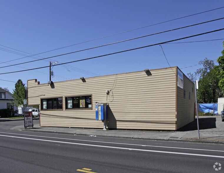 More Photos Of 8601 SE Woodstock Blvd, Portland Storefront For Sale
