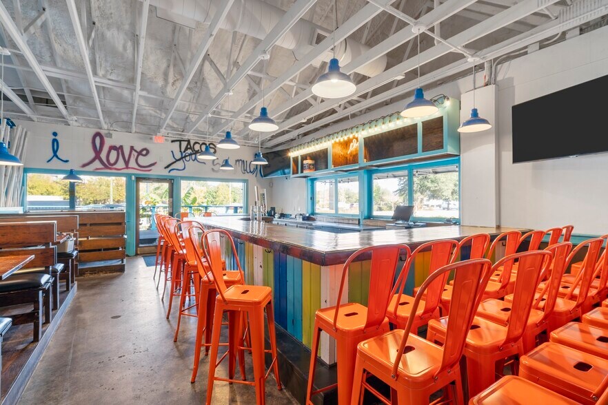 More Photos Of 341 Johnnie Dodds Blvd, Mount Pleasant Restaurant For Sale