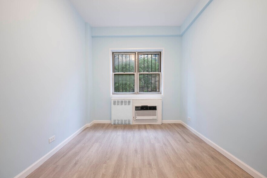 More Photos Of 30 W 60th St, New York Apartments For Sale