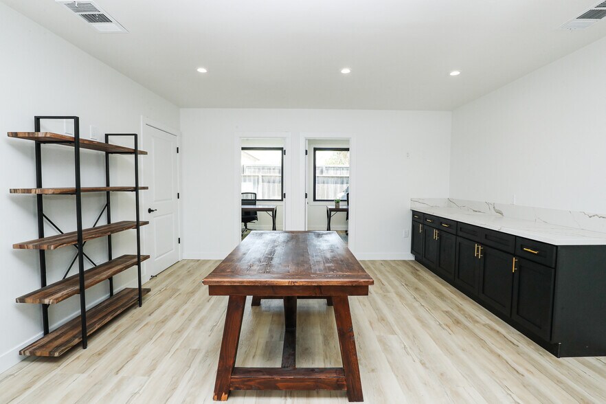 More Photos Of 5790 S Elm Ave, Fresno Office For Lease