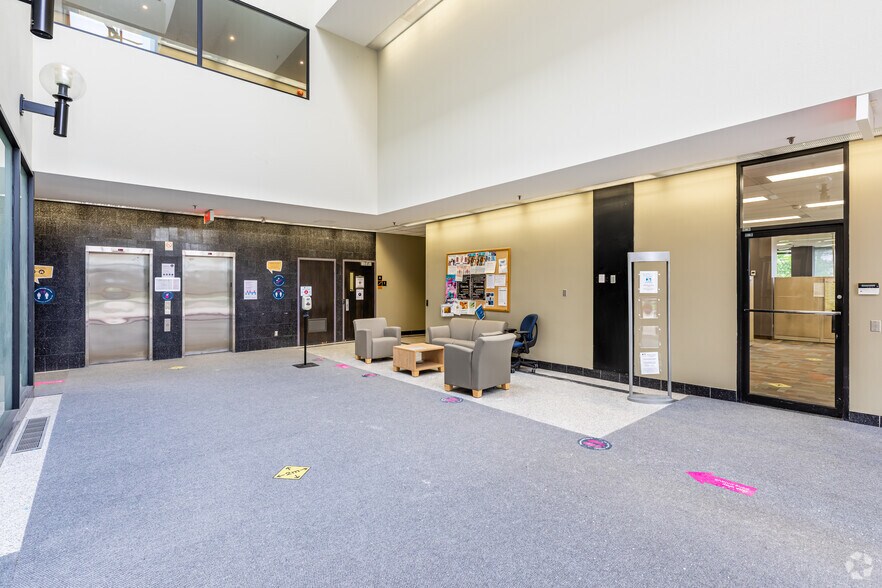 More Photos Of 2465 St Laurent Blvd, Ottawa Office For Sale