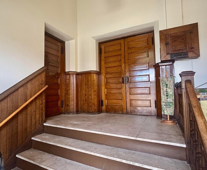 More Photos Of 13 E High St, Jeffersonville Religious Facility For Sale