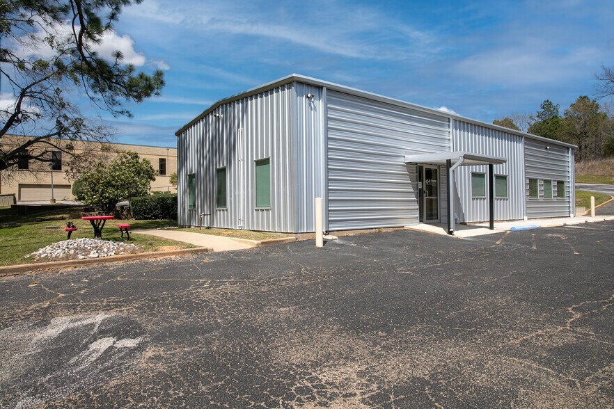 More Photos Of 9846 State Highway 31 E, Tyler Medical For Sale