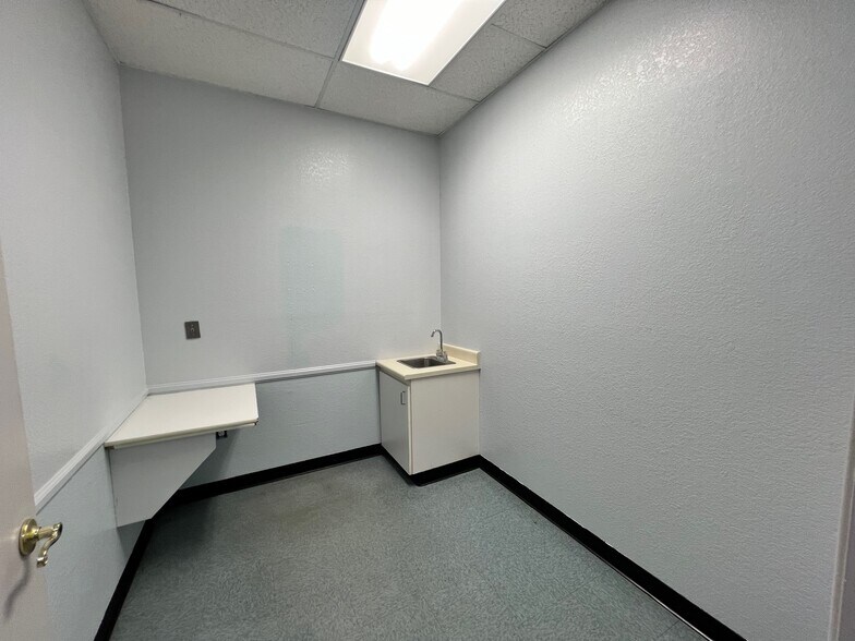 More Photos Of 2236 W Bethany Home Rd, Phoenix Medical For Lease