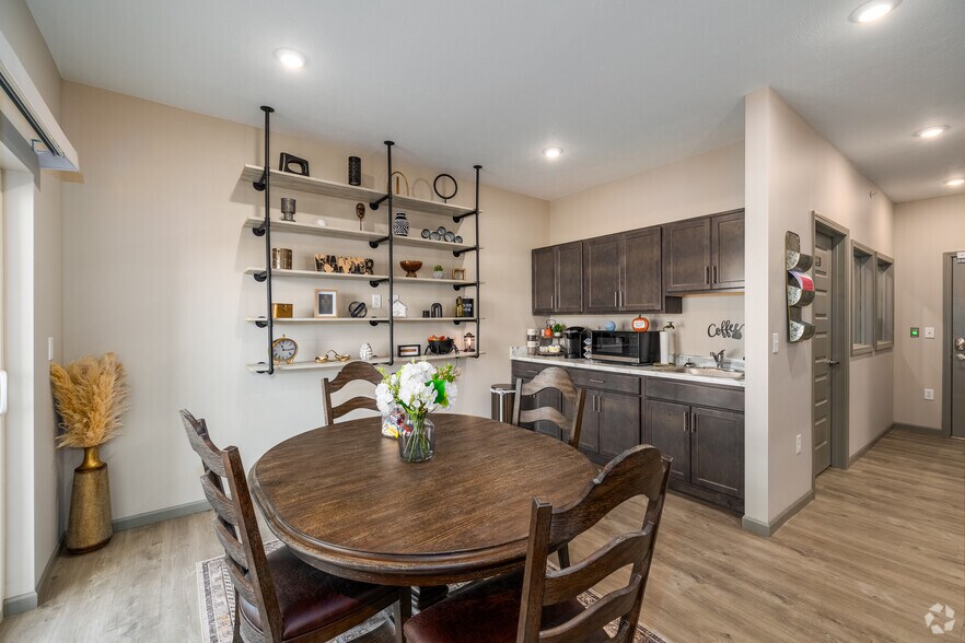 More Photos Of 106 E Greenbriar Dr, Nixa Apartments For Sale