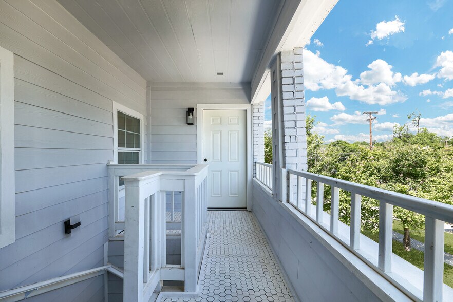 More Photos Of 834 W Russell Pl, San Antonio Apartments For Sale