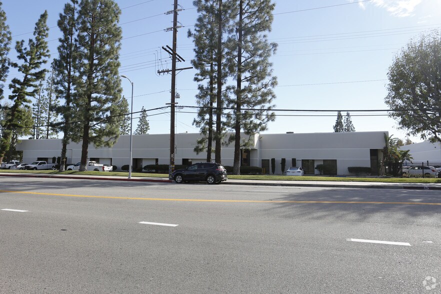 More Photos Of 21700-21730 Nordhoff St, Chatsworth Warehouse For Lease