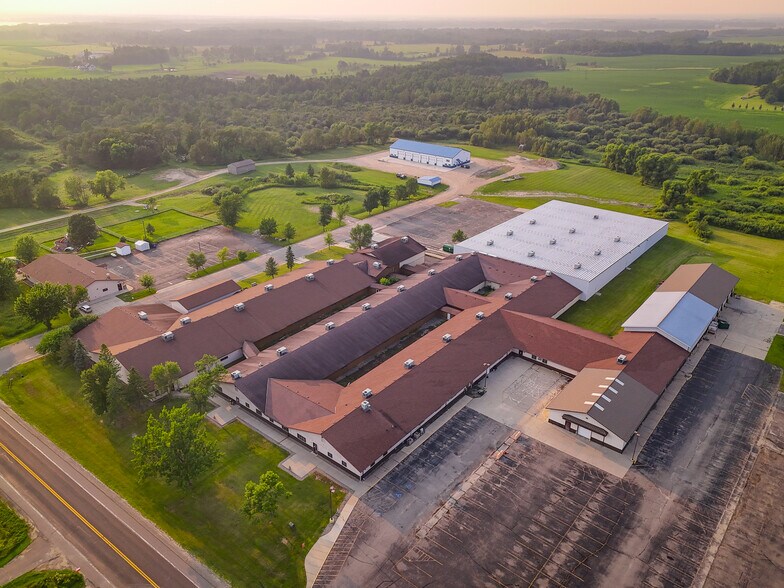 More Photos Of 348 Summit Ave W, Blackduck Manufacturing For Lease