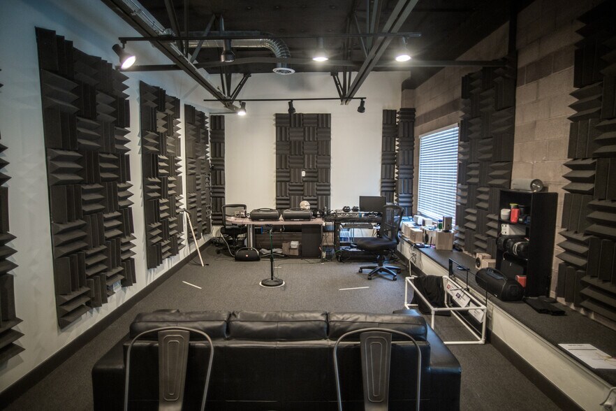 More Photos Of 713-729 N 1500, Orem Showroom For Lease