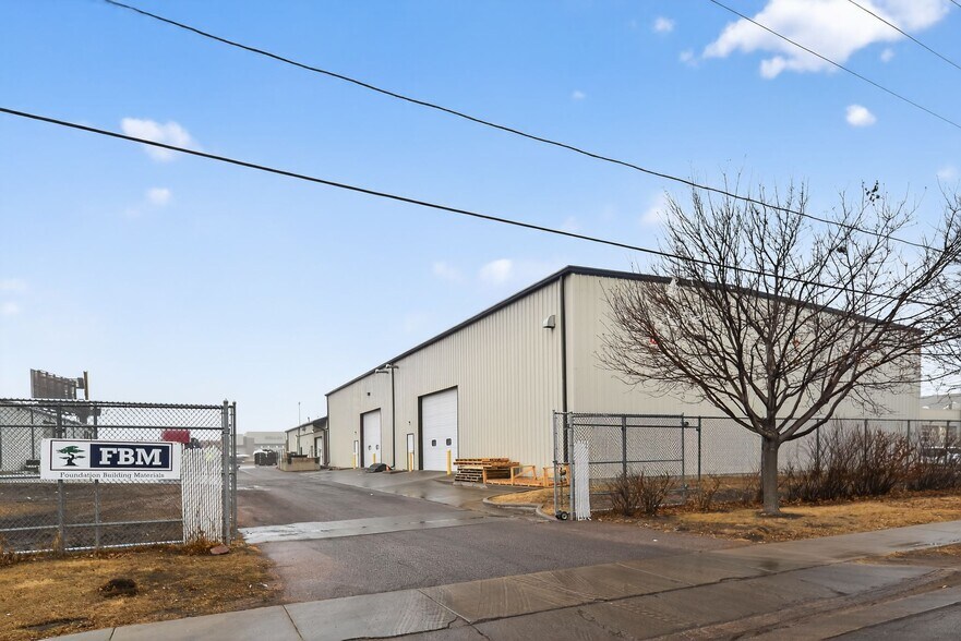 More Photos Of 2605 & 2609 S Carolyn Ave, Sioux Falls Industrial For Lease