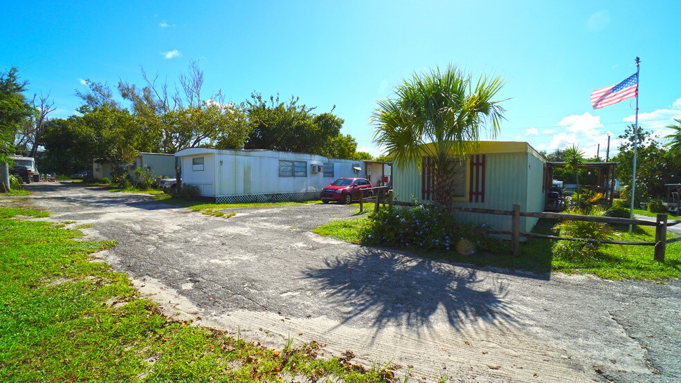 925 Cheney Hwy, Titusville, FL 32780 Manufactured Housing Mobile Home