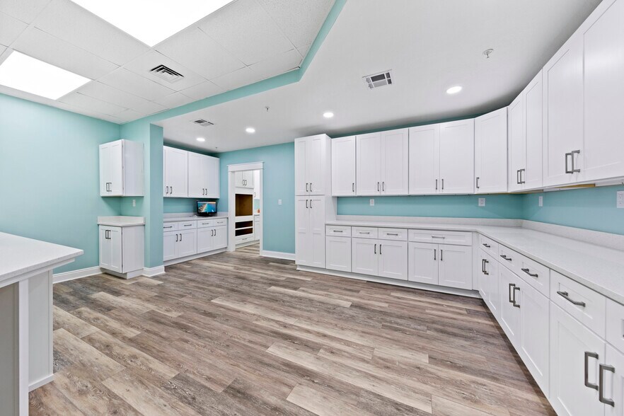 More Photos Of 5420 Hickory St, Panama City Office For Lease