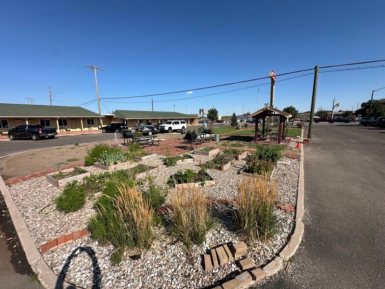 More Photos Of 1022 W Lincolnway, Cheyenne Hotel For Sale