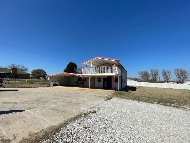 More Photos Of 734 FM 2048, Boyd General Retail For Lease