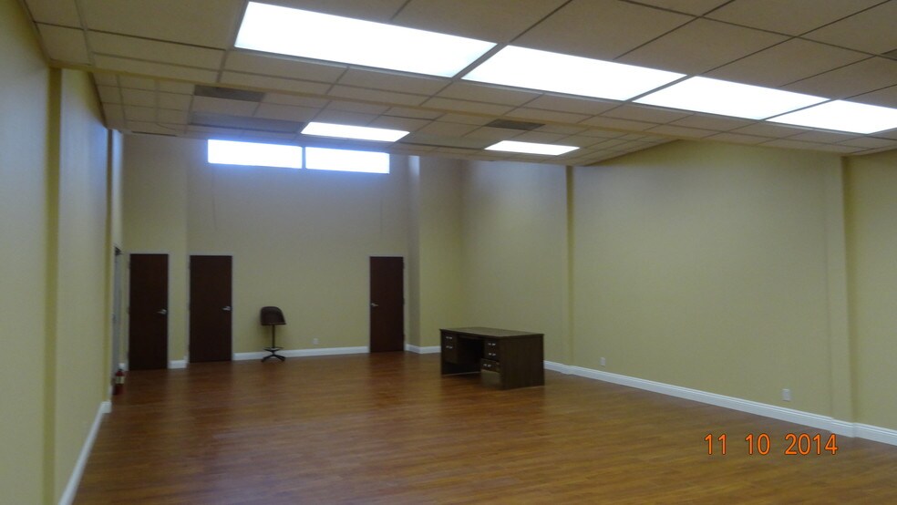 More Photos Of 18747 Sherman Way, Reseda Office For Lease