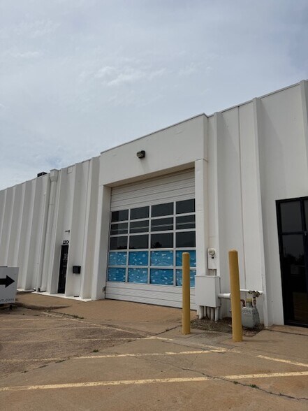 Primary Photo Of 1200 W Rock Creek Rd, Norman Showroom For Lease