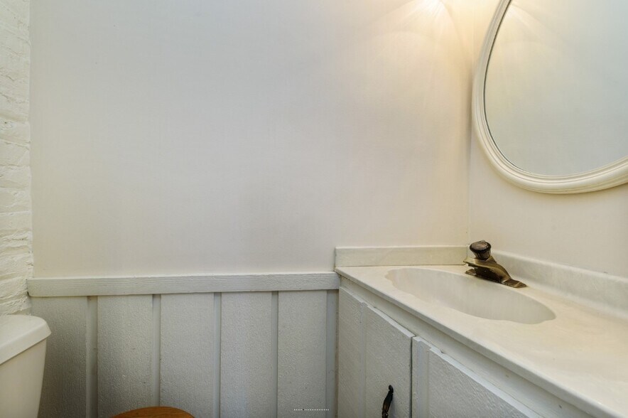 More Photos Of 126 S Northwest Hwy, Barrington Office For Sale