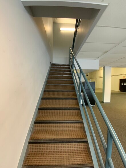 More Photos Of 2908 2nd Ave SE, Calgary Warehouse For Lease