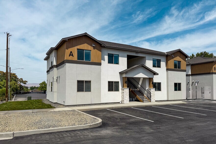 More Photos Of 1007 Grandridge Road, Grandview Apartments For Sale