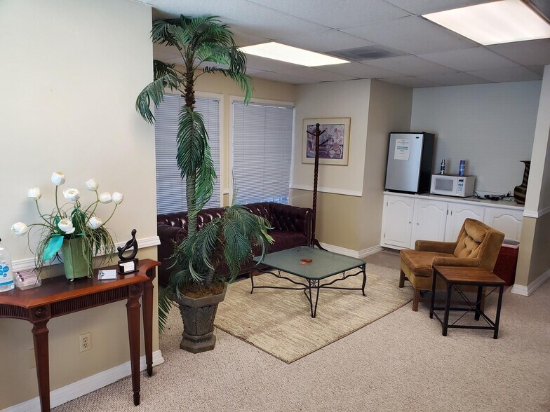 More Photos Of 12777 Valley View St, Garden Grove Medical For Lease