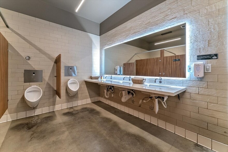 More Photos Of 308-312 S Alameda St, Los Angeles Office For Lease