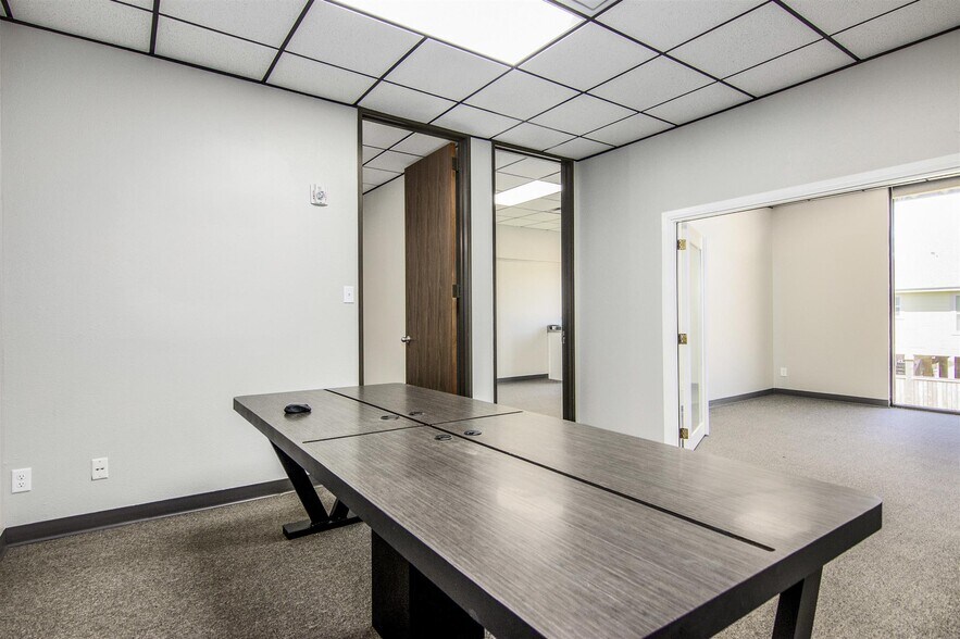 More Photos Of 601 Cien Rd, Kemah Unknown For Lease