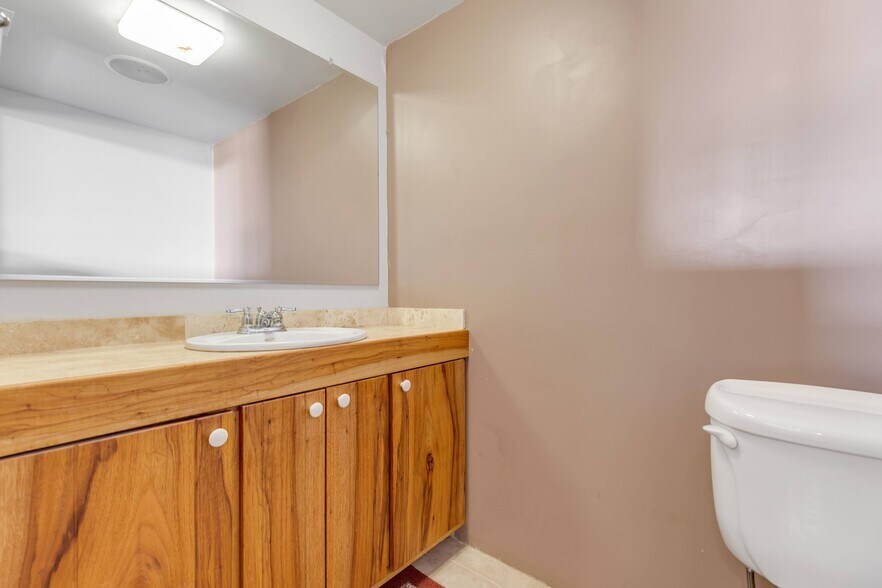 More Photos Of 1374 State Hwy 71, Bastrop Flex For Lease