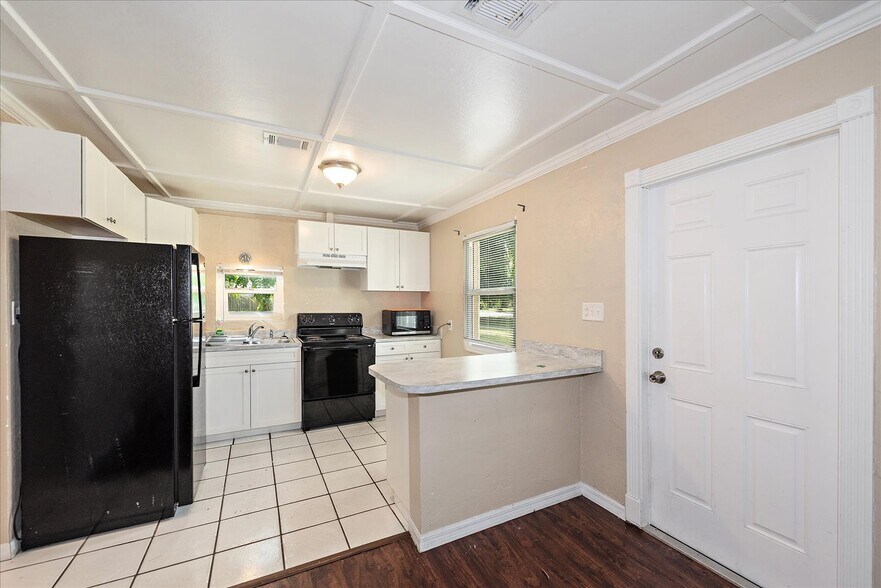 More Photos Of 1905 Oakley Ave, Fort Myers Apartments For Sale