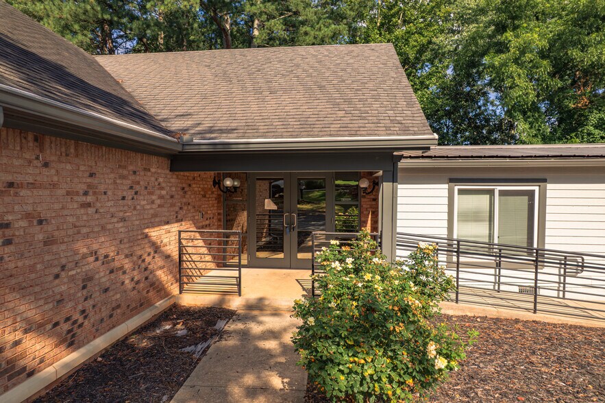 More Photos Of 3175 Cherokee St NW, Kennesaw Office Residential For Lease