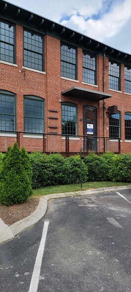 More Photos Of 205 Manufacturers Rd, Chattanooga General Retail For Lease