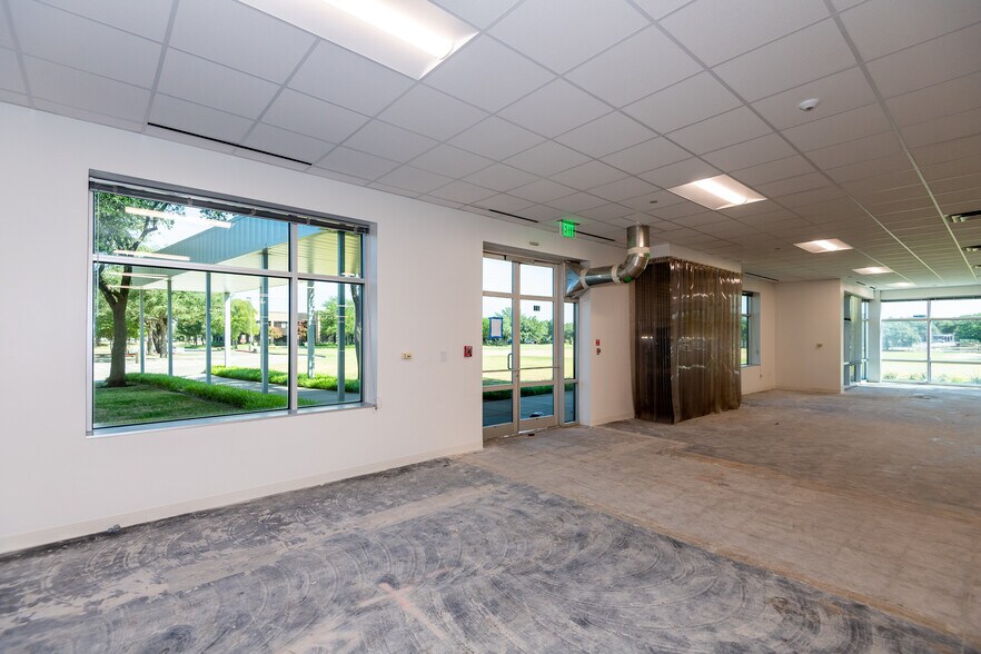 More Photos Of 8616 Freeport Pky, Irving Unknown For Lease