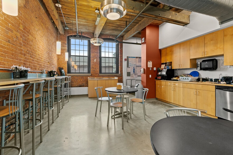 More Photos Of 585 Middlesex St, Lowell Office For Sale