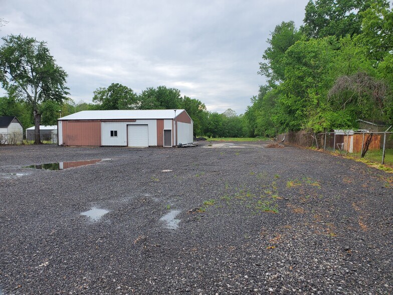 More Photos Of 14021 IL-37, Johnston City Flex For Lease