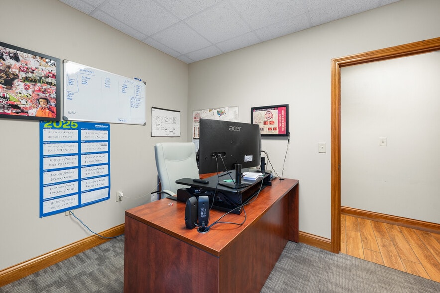 More Photos Of 9155 Governors Way, Cincinnati Office For Sale