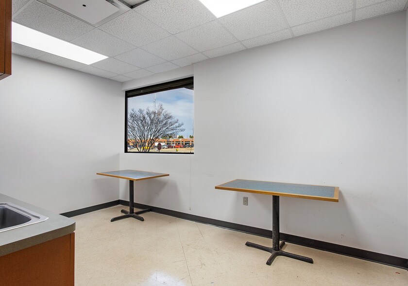 More Photos Of 11600 Busy St, Richmond Office For Lease