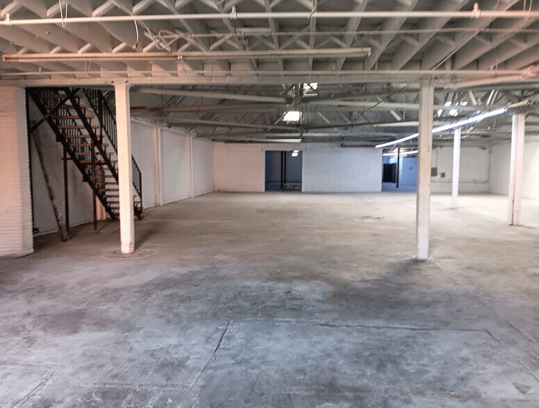 More Photos Of 710-734 E 62nd St, Los Angeles Warehouse For Lease