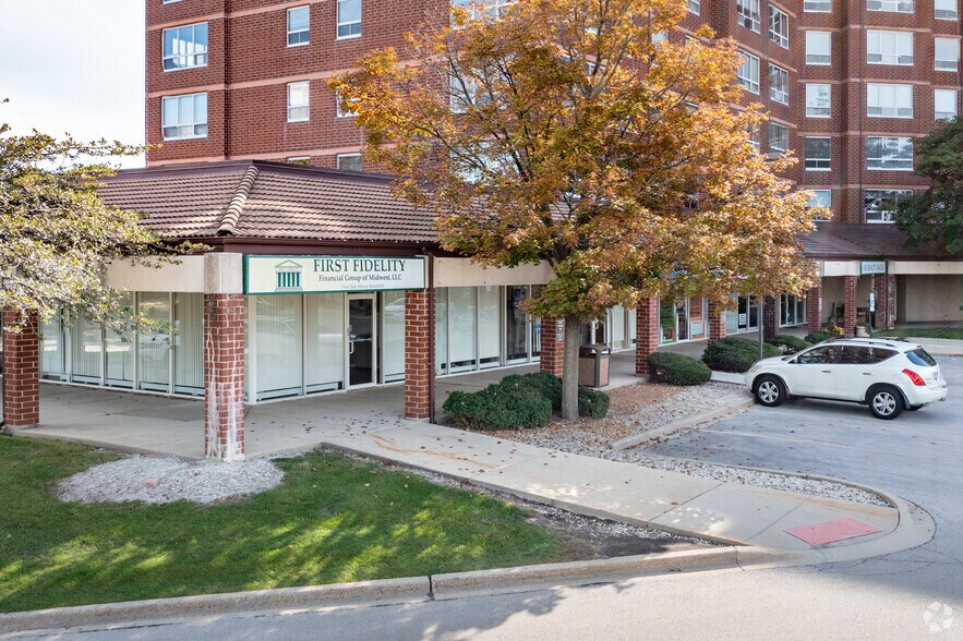 More Photos Of 8975 W Golf Rd, Niles Apartments For Lease