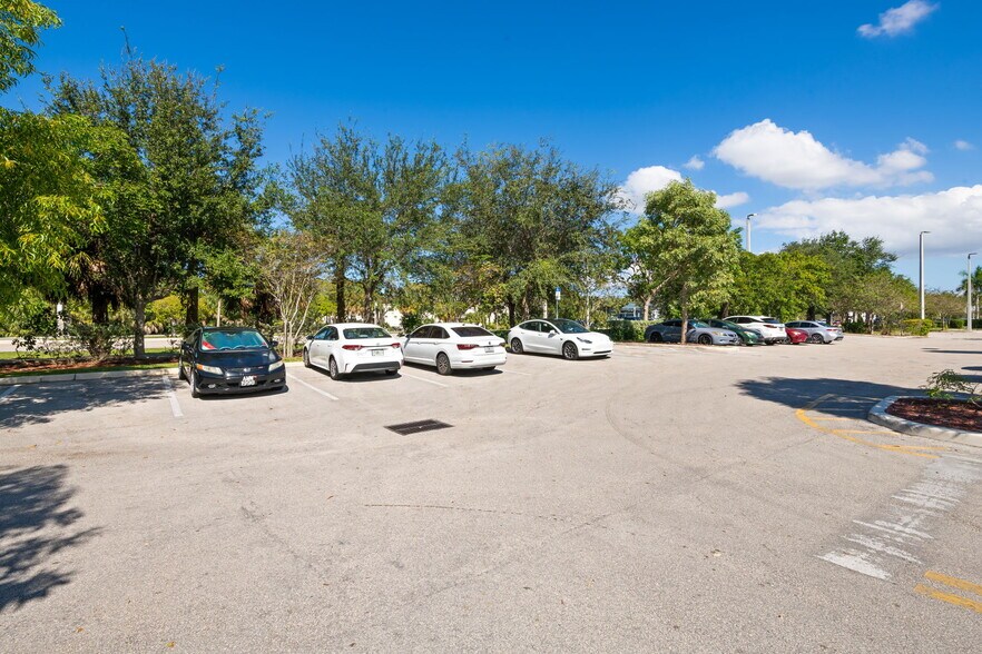 More Photos Of 7742 W McNab Rd, North Lauderdale Storefront For Lease
