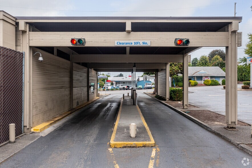 More Photos Of 10120 NE Sandy Blvd, Portland Bank For Lease